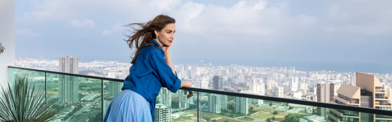 Sky Spa, Sky Pool ve Sky Gym ayrıcalıklarıyla gökyüzünde keyifli anlar. Son katlardan Akdeniz ve panoramik şehir manzarasını seyrederken ayrıcalıklı yaşamın tadına varın.